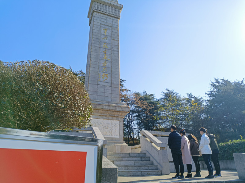 蚌埠建材開展國家公祭日祭奠革命先烈活動  .jpg