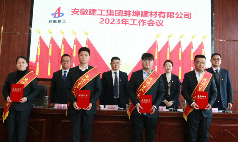 101355-205602.jpg 領(lǐng)獎(jiǎng)2.jpg